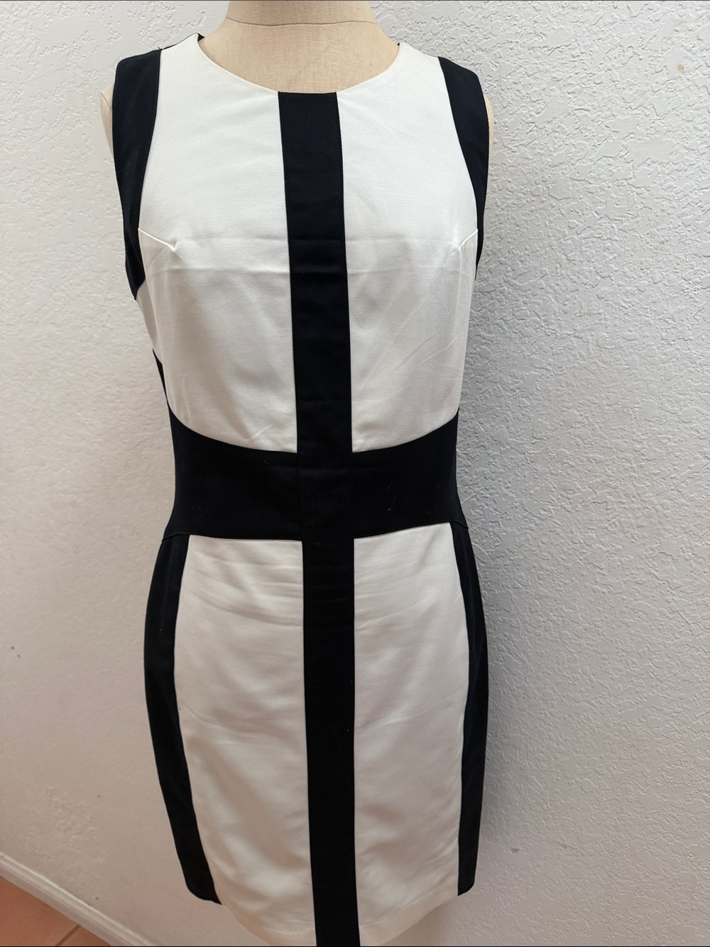 Willi Smith Black and White Colorblock Sheath Dress